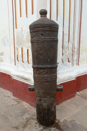 Trinidad - old cannon as street barrier